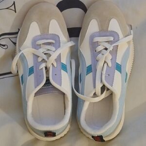 Like New Women's White and Blue Pastel Athletic Shoes Size 9